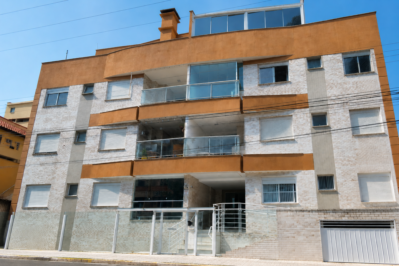 Apartamento para Temporada em Cachoeira do Bom Jesus| 3 Dormitórios, Suíte e Churrasqueira a Poucos Metros do Mar